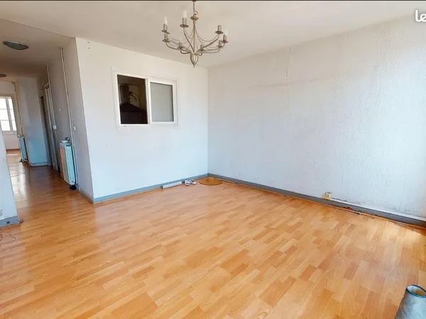 À vendre - Appartement 75 m² à rénover - Marseille République / Joliette - 210 000