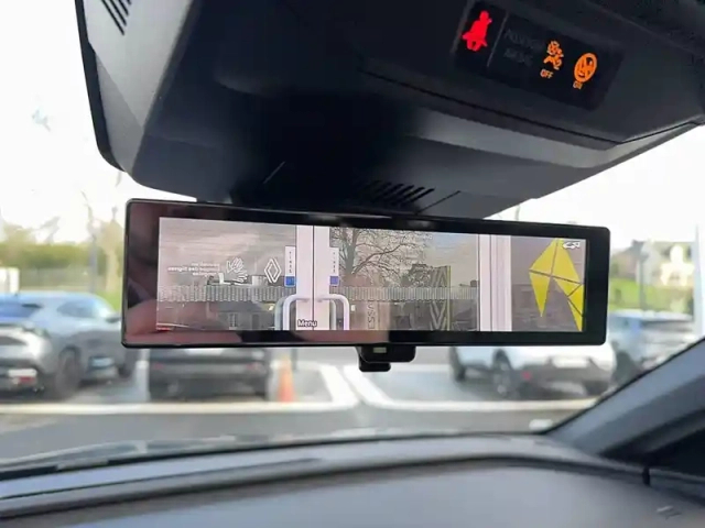Renault Megane e-tech 220 ch autonomie confort gsr2 — photo 27