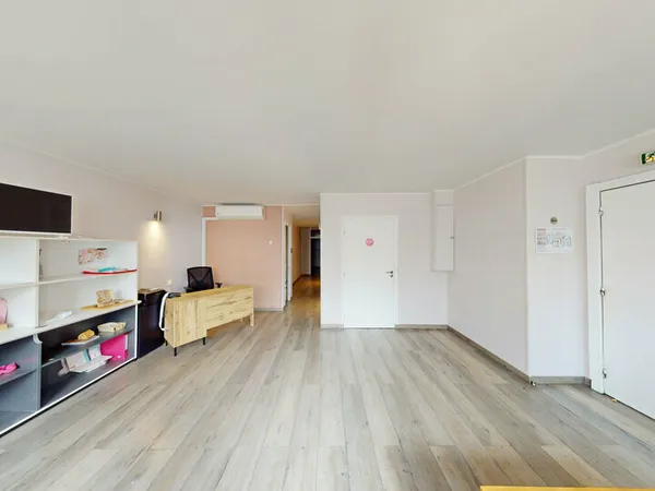 Local commercial 140 m²