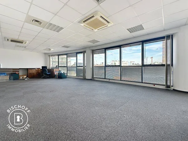 Bureau 97 m²