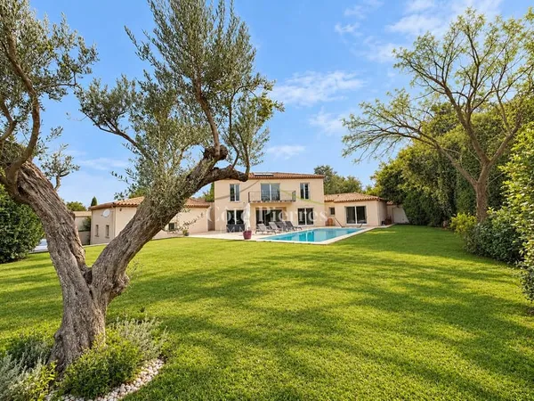 Caveirac - Villa familiale de 230 m2 avec piscine, au calme