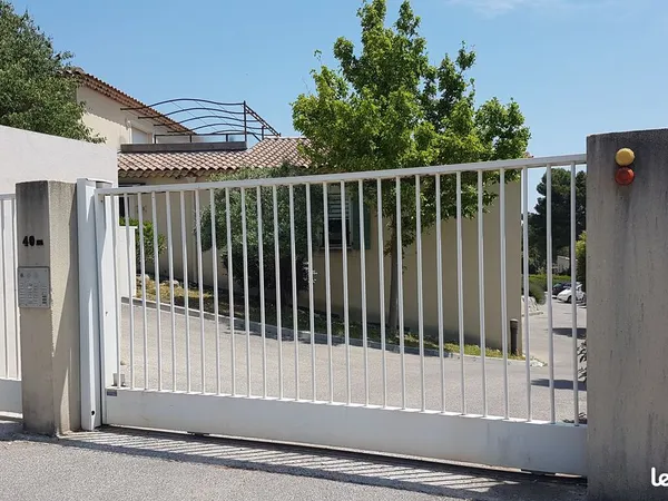 Place de stationnement dans résidence fermée et sécurisée
