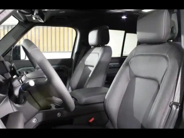 Land Rover Defender 110 2.0 p300e phev trophy edition keswick green — photo 11