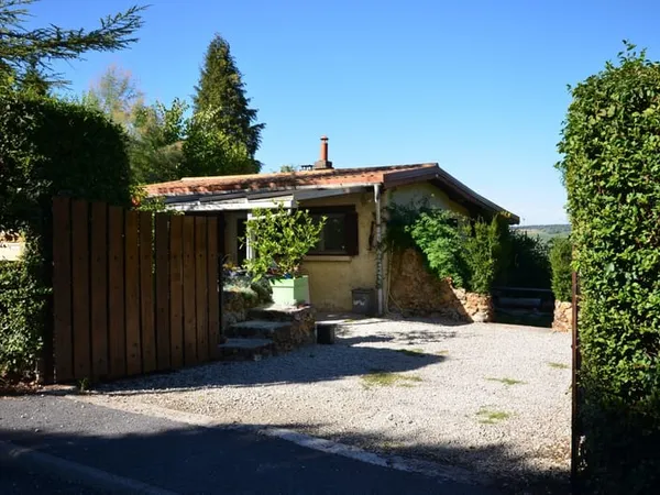 DORMANS (51), à vendre jolie maison de campagne avec son logement insolite