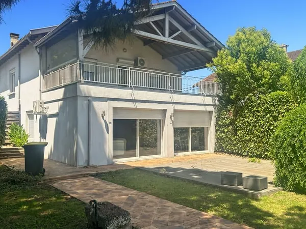 Maison 7 pièces 215 m²