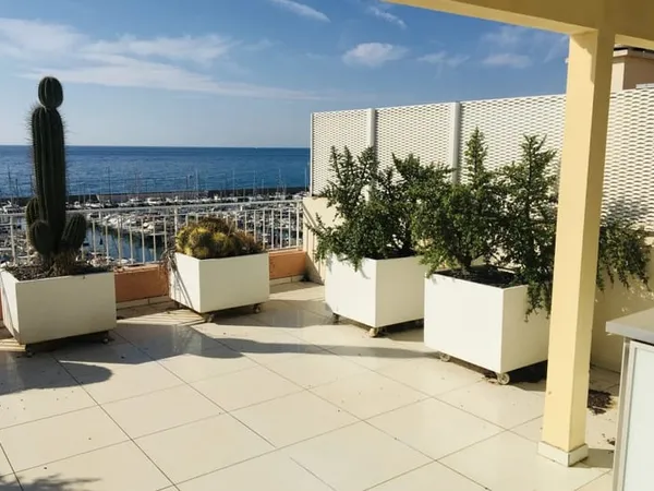 TROIS PIECES ROOF TOP MENTON GARAVAN