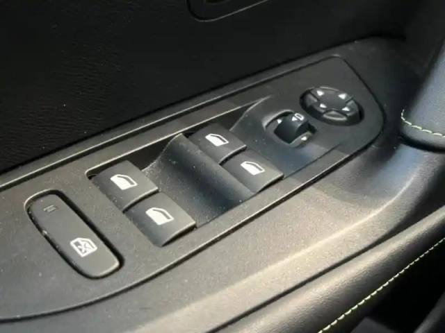 Peugeot 2008 e- 136ch gt — photo 14