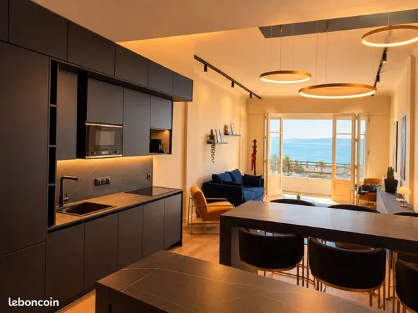 Appartement rénové à Nice 2 chambres avec terrasse et vue Mer