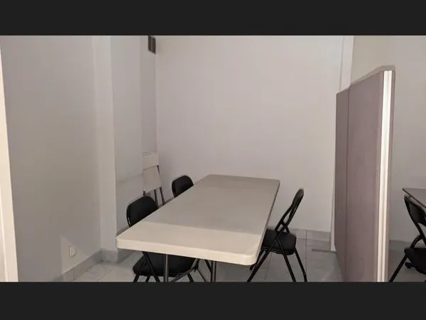 À louer à Fontenay-Aux-Roses: BUREAUX-2250EUR/mois