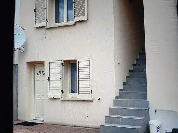 Eaubonne à louer 2 pièces 32m2 au rez chaussée d'un pavillon