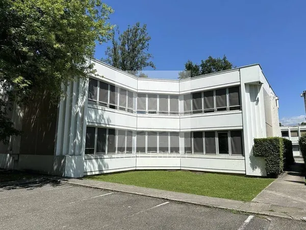 Bureaux 868 m²