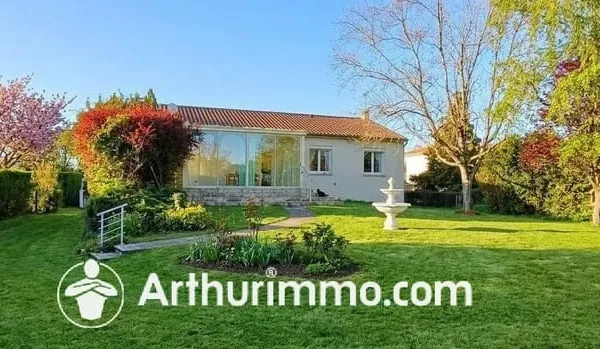 Maison lumineuse de 171 m² avec jardin à Mazeray