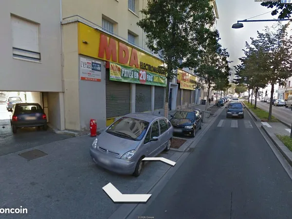 À LOUER - LOCAL COMMERCIAL 301m² à VILLEURBANNE