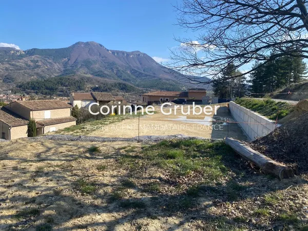 EXCLUSIVITÉ – DIGNE, TERRAIN D’EXCEPTION AVEC VUE DÉGAGÉE IMPRENABLE !