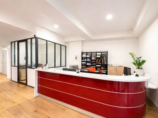 Local professionnel 321 m²