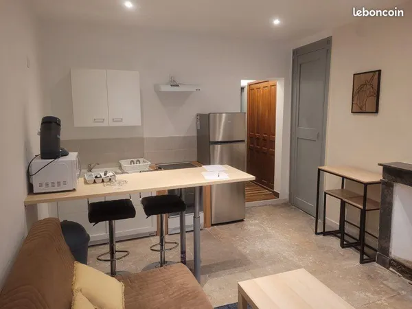 Loue appartement T2 traversant Sommières