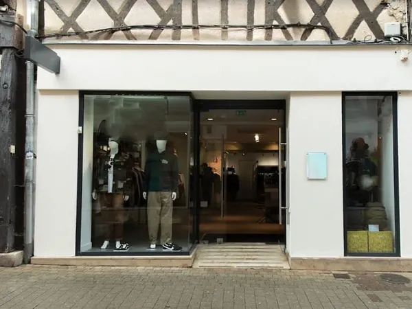 BOURGES LOCAL COMMERCIAL A VENDRE