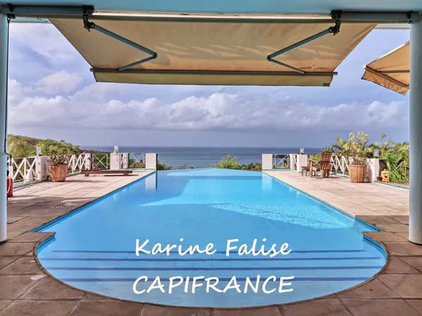 Villa d'architecte T5 avec studio indépendant, piscine et vue mer exceptionnelle