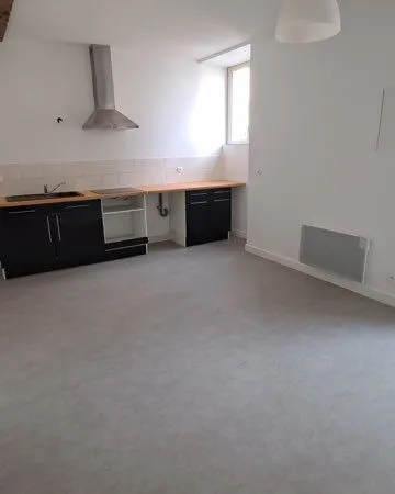 Location appartement centre bourg LEZAY