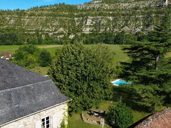 Grande maison ancienne au calme