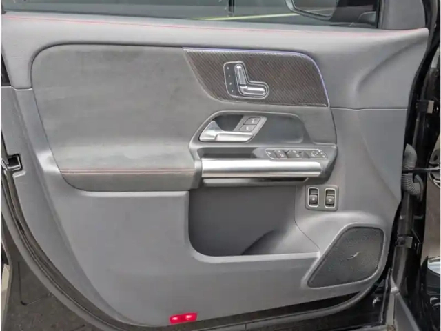 Mercedes Gla 250 e hybrid eq — photo 16