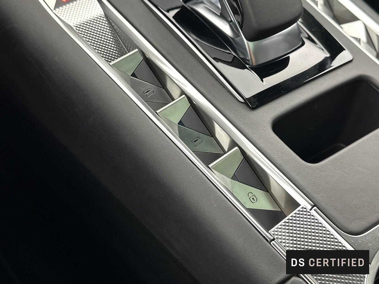 Ds Ds 7 crossback crossback hybride e-tense 300 eat8 4x4 rivoli — photo 32