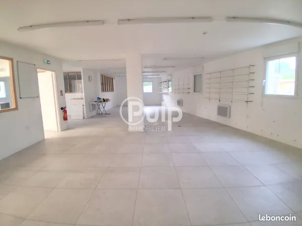 Local commercial 403 m²