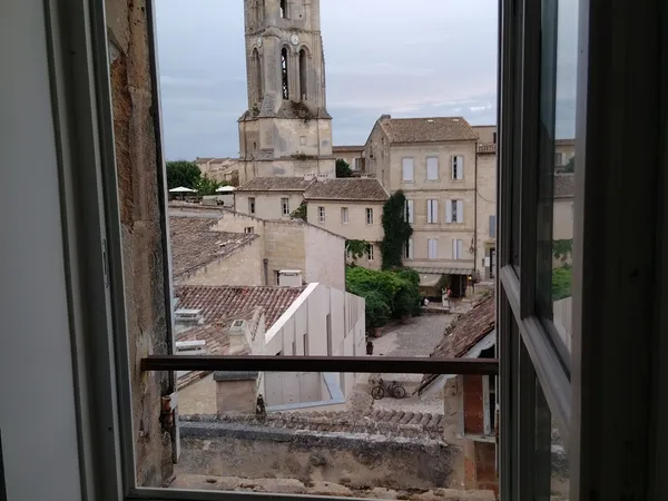 Loue maison, 2 chambres, 90m2, 2 salles de bain, 2 toilettes, duplex, saint Émilion centre, via SQUA