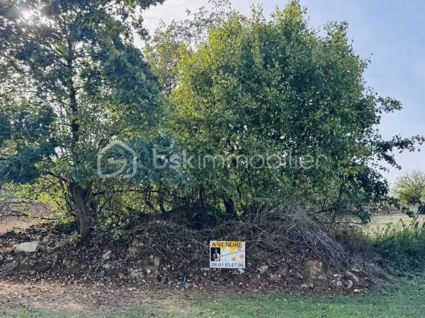 Terrain 814 m²