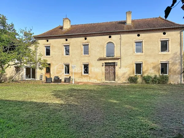 Maison 9 pièces 380 m²