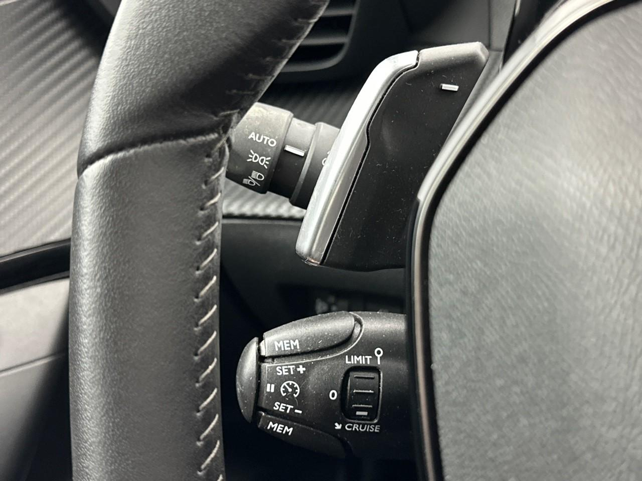 Peugeot 2008 puretech 130 s&s eat8 allure pack — photo 17