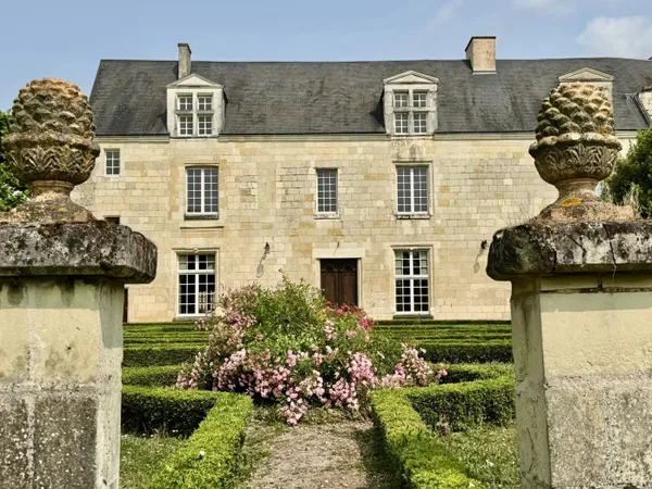 Hotel particulier au coeur de la vallée de la Loire avec grand ja