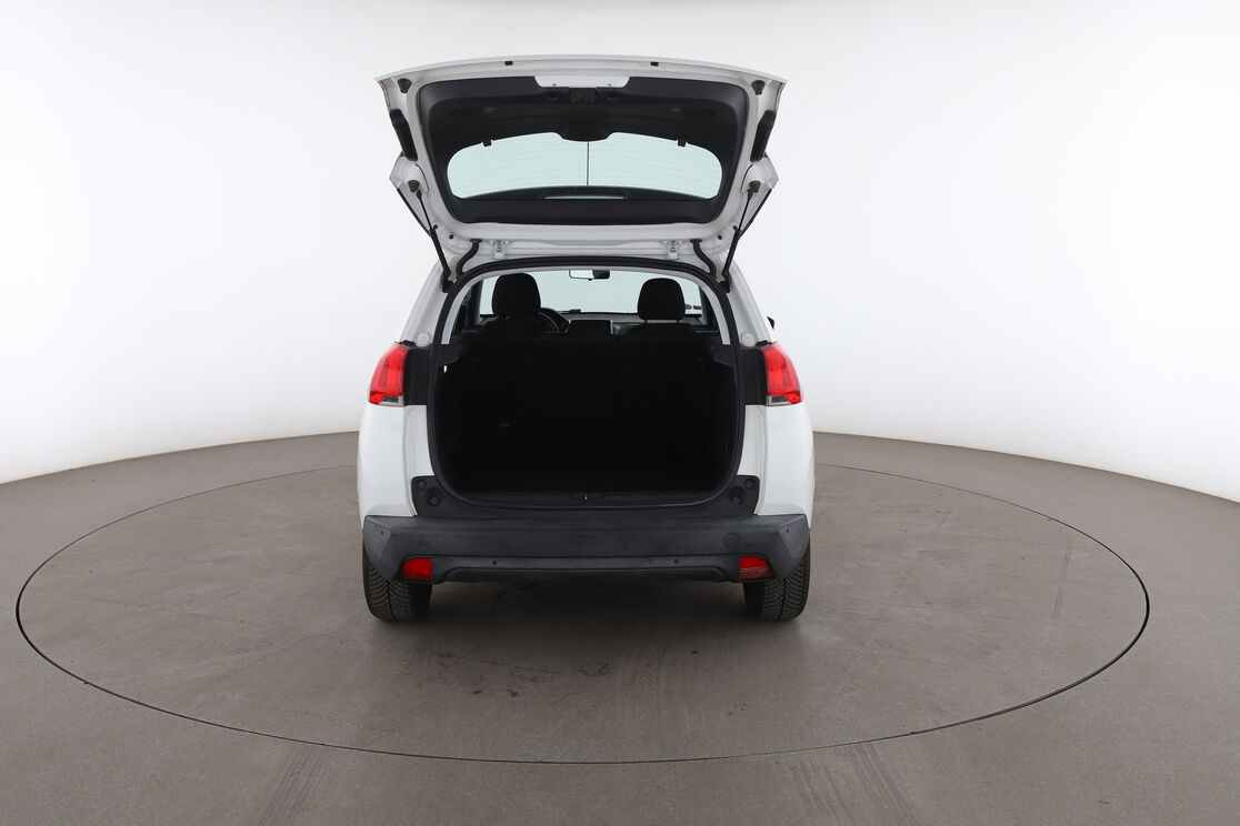 Peugeot 2008 1.2 PureTech Active — photo 15
