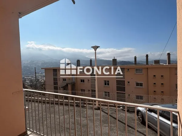 Digne, T2 bis avec balcon et cave