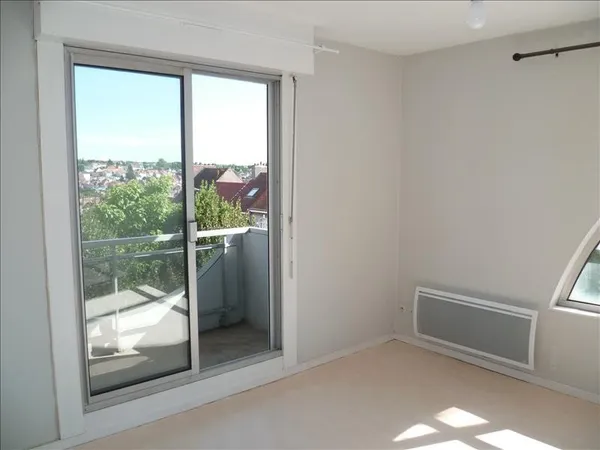 BOULOGNE SUR MER~SECTEUR REMPART~T2 EN RESIDENCE AVEC PARKIN