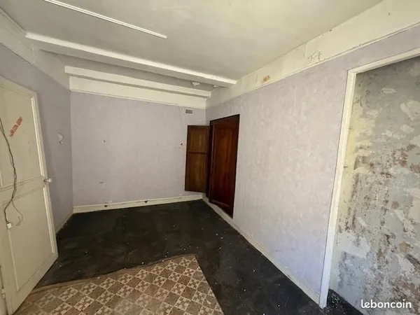 Appartement à rénover 3 pièces de 52 m² - 27 000