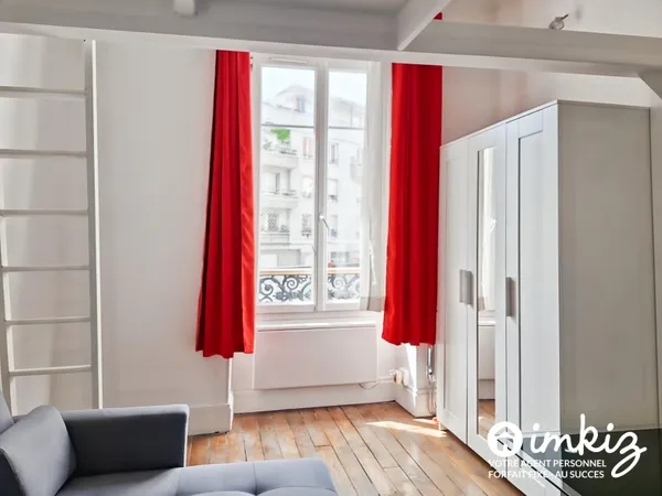 Paris 20€ Studio avec mezzanine et cour privative