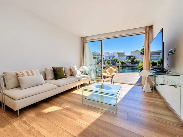 PORT CAMARGUE Magnifique marina 3 pièces de 77 m2 avec appon