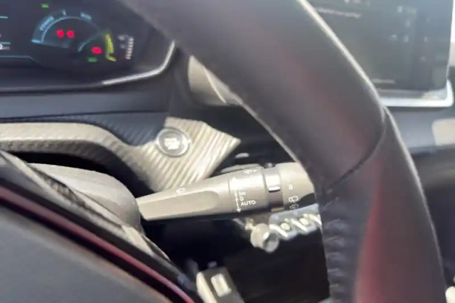 Peugeot 208 electrique 50 kwh 136ch — photo 22