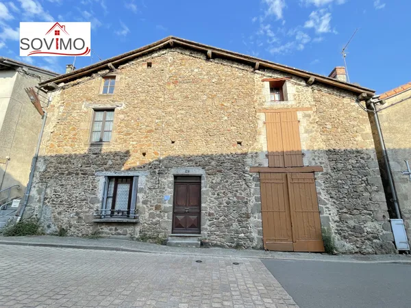 DANS UN VILLAGE TOURISTIQUE, MAISON EN PIERRE INDÉPENDANTE A