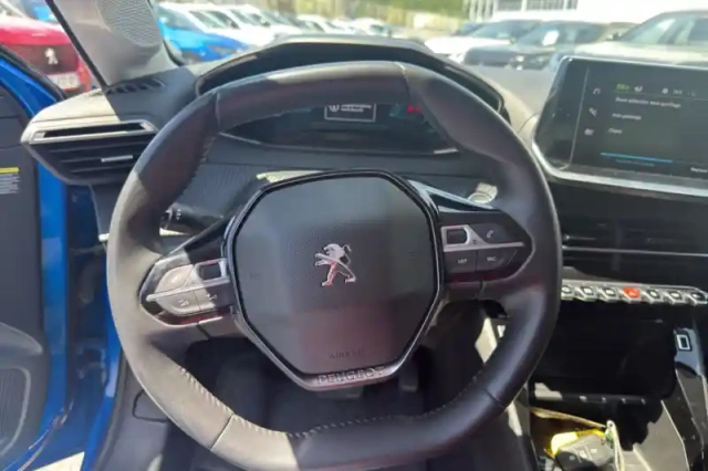 Peugeot 208 electrique 50 kwh 136ch — photo 17
