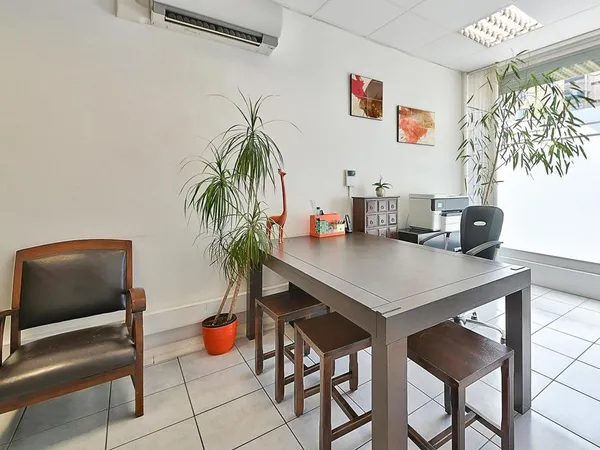 A louer LYON 8, bureau de 16 m² dans cabinet de groupe