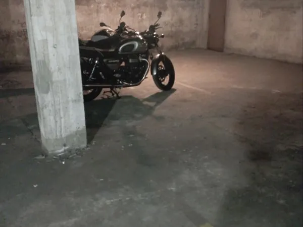Lot de 2 parkings motos victoire