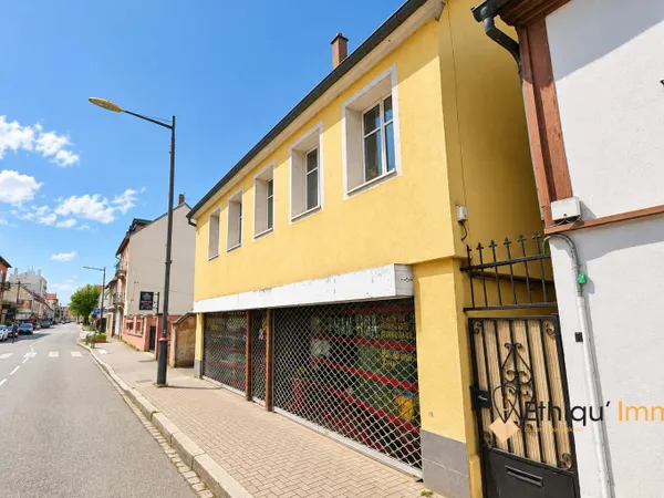 Immeuble avec local pro et appartement