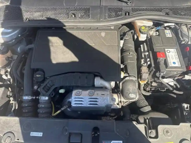 Opel Corsa 1.2 turbo 100 ch bvm6 gs — photo 7
