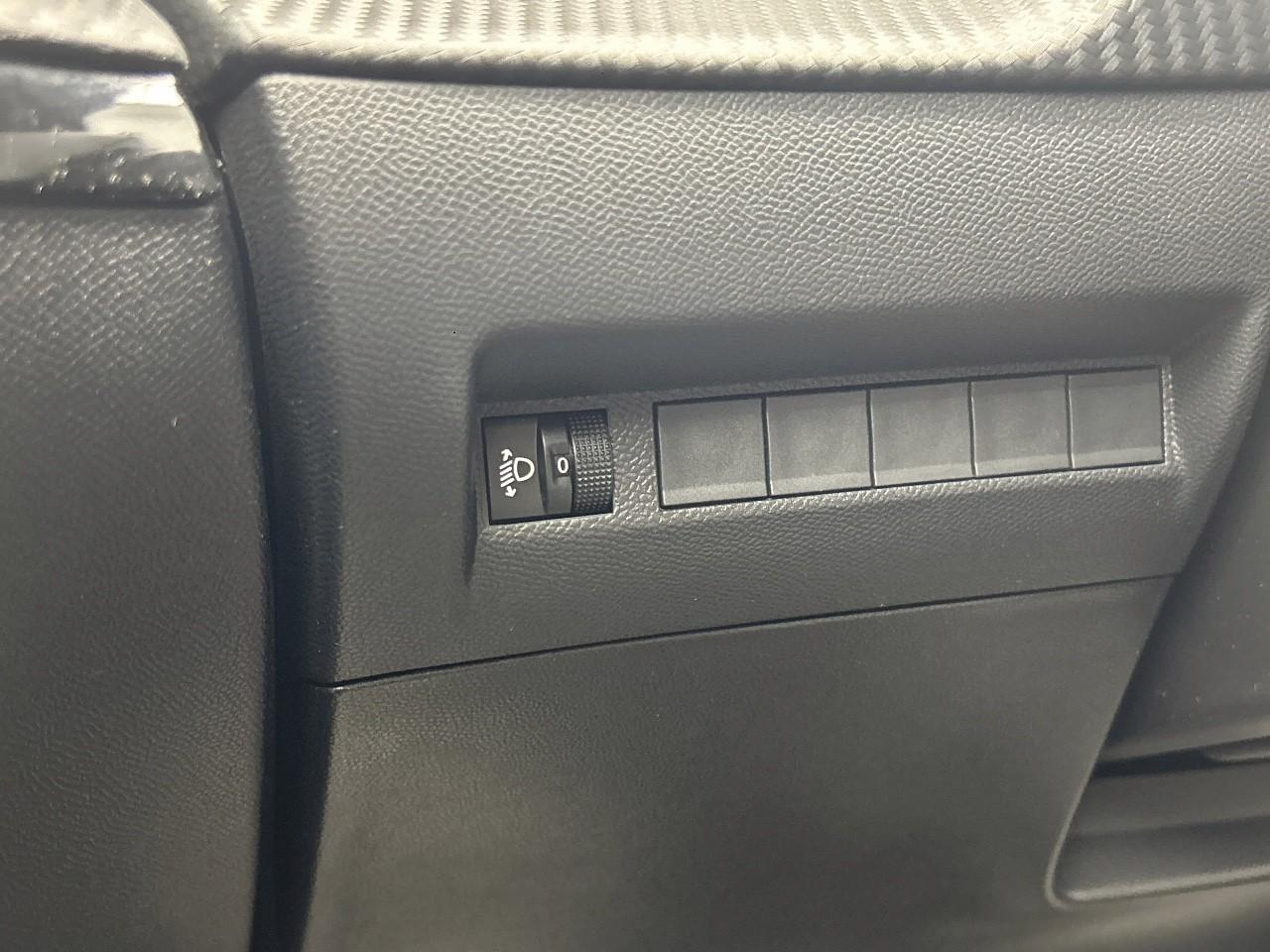 Peugeot 208 100 s&s bvm6 allure — photo 21