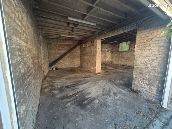 A louer - Box stockage 49 m² + étage