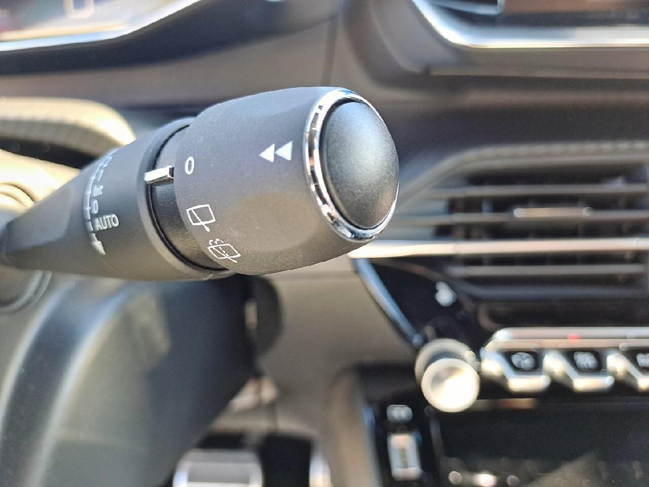 Peugeot 2008 puretech 130 s&s eat8 gt — photo 19