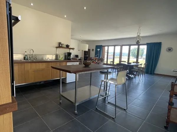 Maison contemporaine de plain-pied construite en 2015 tre