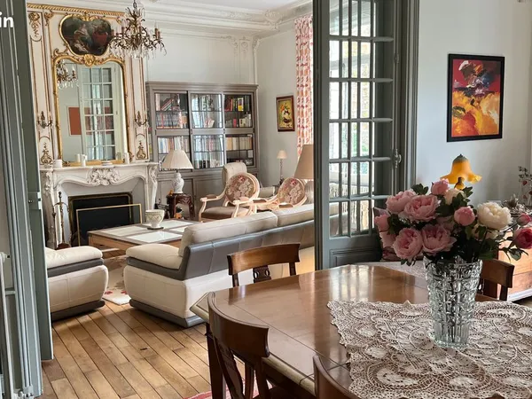 RARE EN HYPER CENTRE : APPARTEMENT DE 131m² AVEC JARDIN ET GARAGE PRIVATIFS